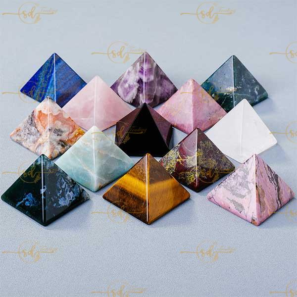 Natural Polished Pyramid Gemstones 4cm